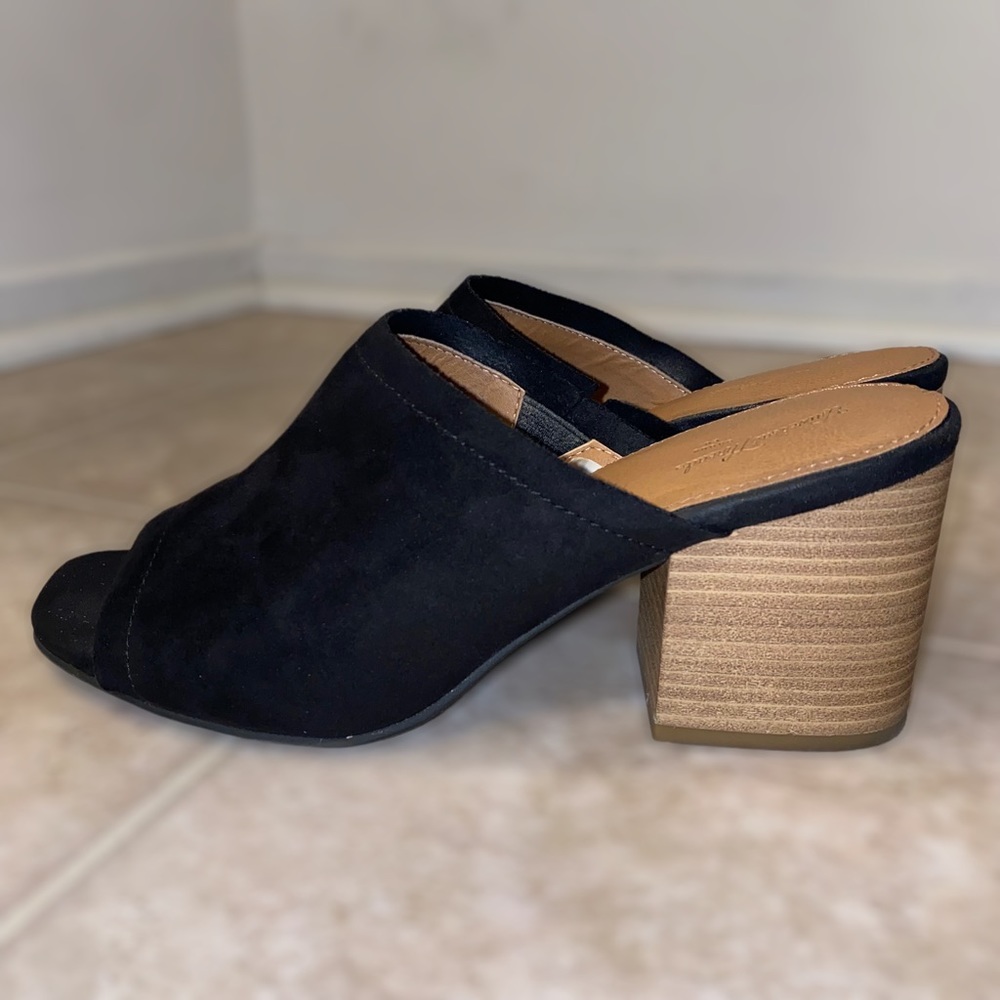 Black suede mules 🖤